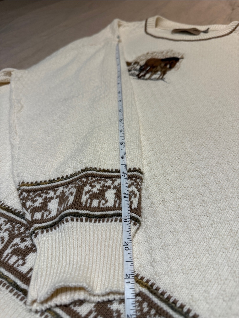 Vintage90’s  Women’s Cream Crew Neck Sweater with Brown Horse Motif - Picture 8 of 11
